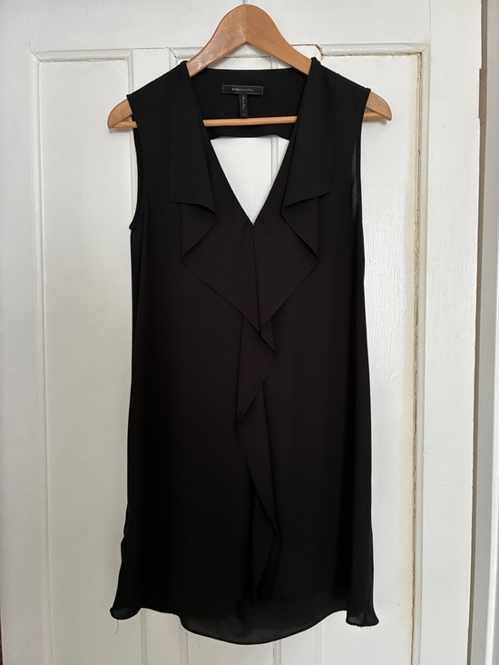 BCBGMaxAzria Dresses & Skirts - BCBGMaxAzria Black Sleeveless V‑Neck Ruffle Shift Dress/Tunic
